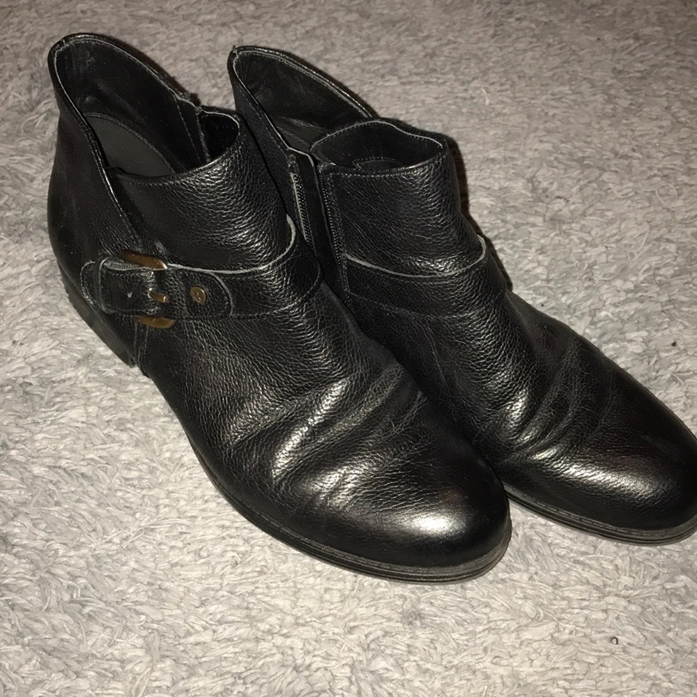 Naturalizer Black short ankle boots with buckle